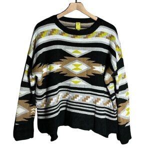 🌟 Qmack Geometric Sweater - Size S 🌟
